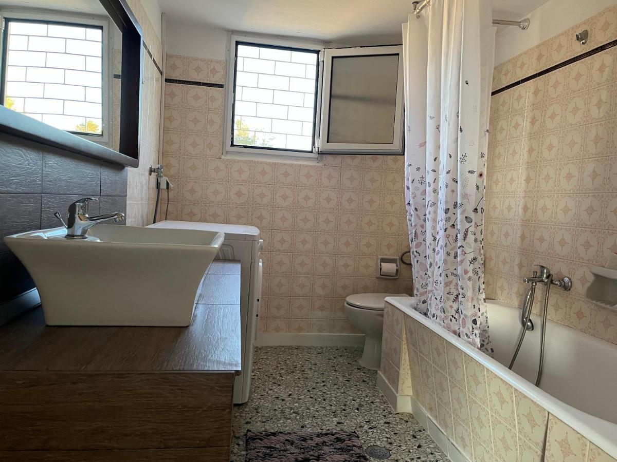 Athens Riviera: 2 Bed / 3' Walk From The Beach Ajía Marína Kültér fotó